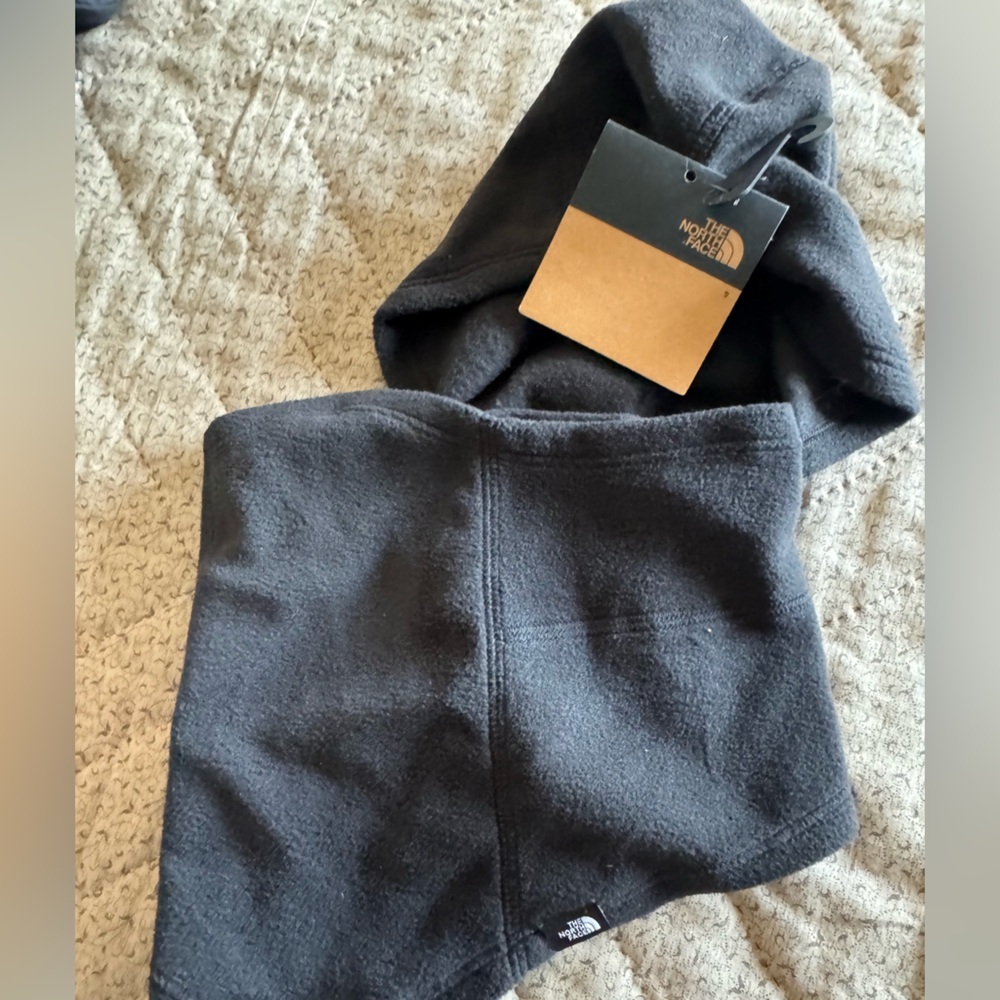 The North Face black Fleece face and Neck Warmer- stay warm & look cool-unisex